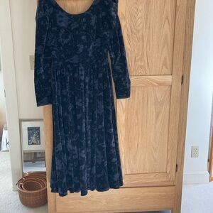 Laura Ashes Velvet black dress